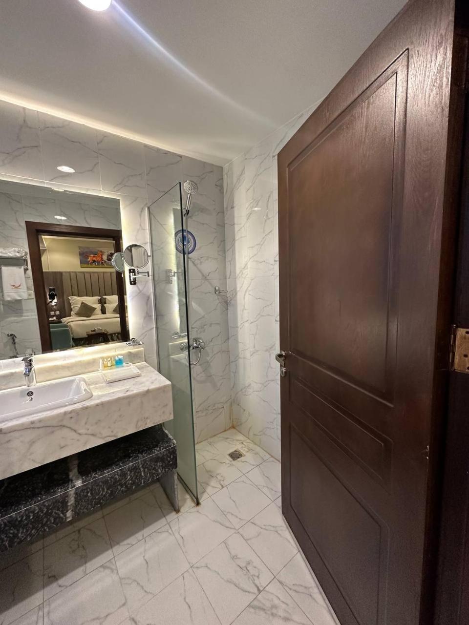 Lophorina Hotel 3*