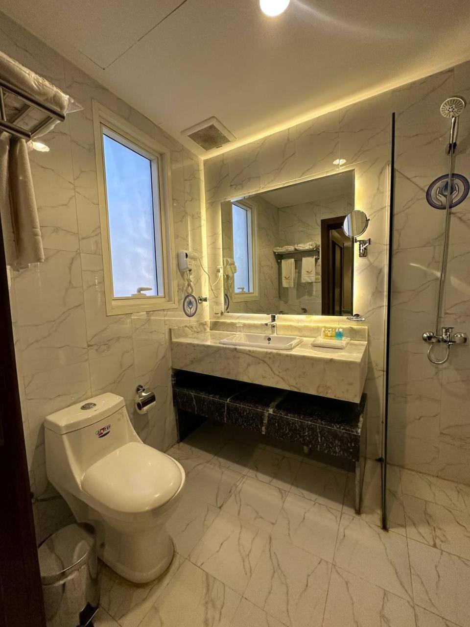 Lophorina Hotel